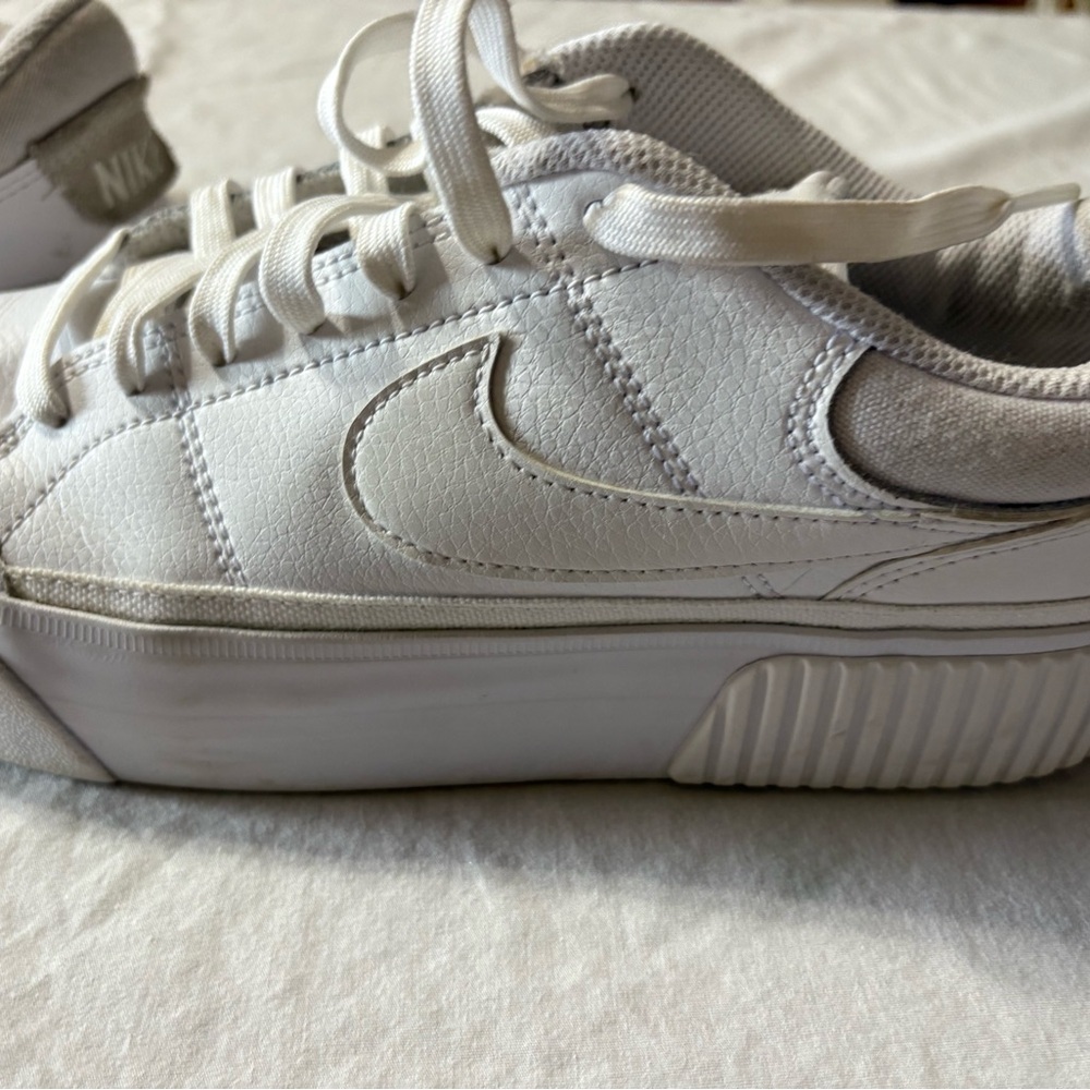 Size 8 women’s shoes​ - Picture 4 of 8